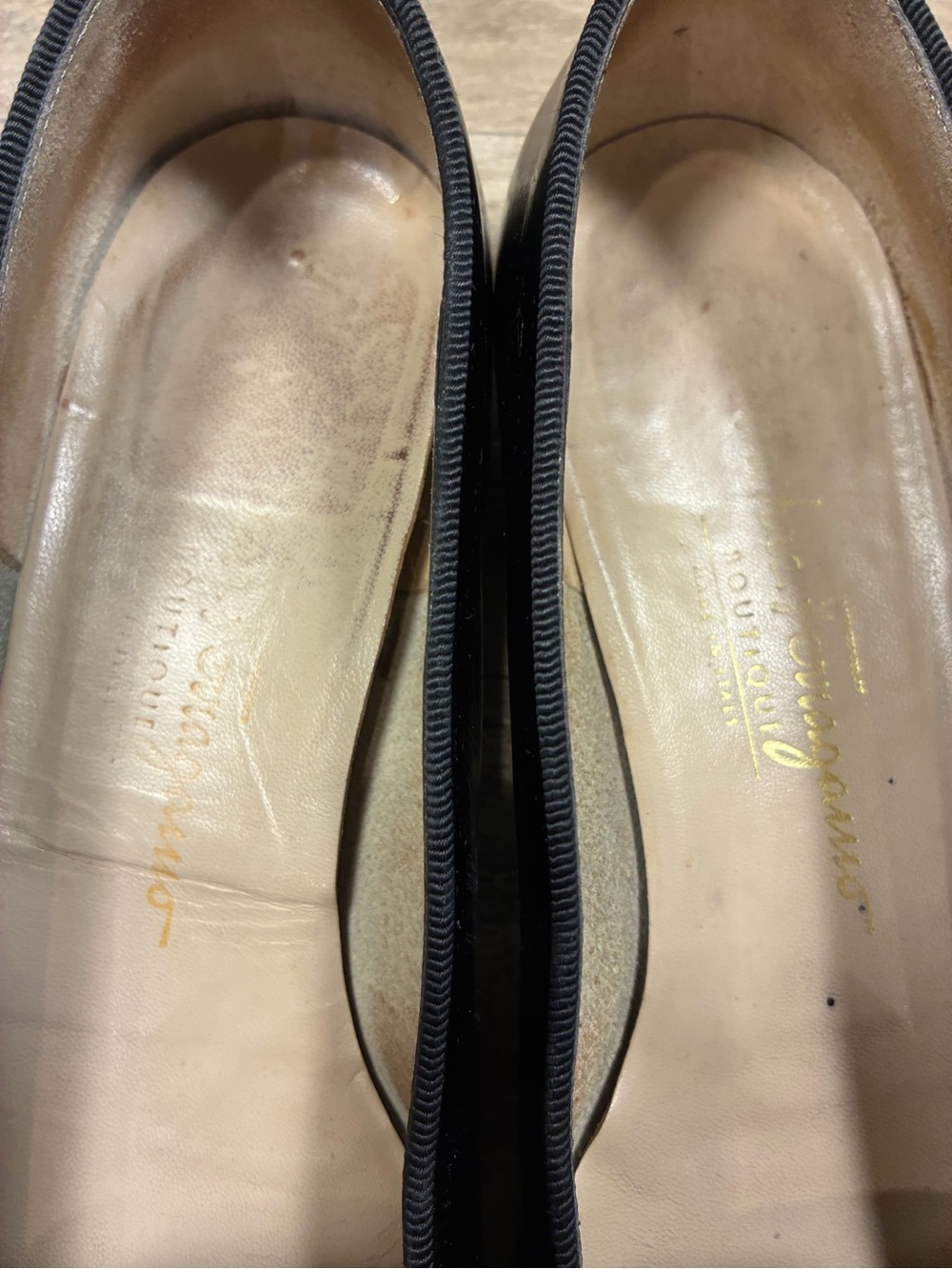 VTG Salvatore Ferragamo Boutique Patent Leather Slip On Loafers Bow Logo - Picture 2 of 13